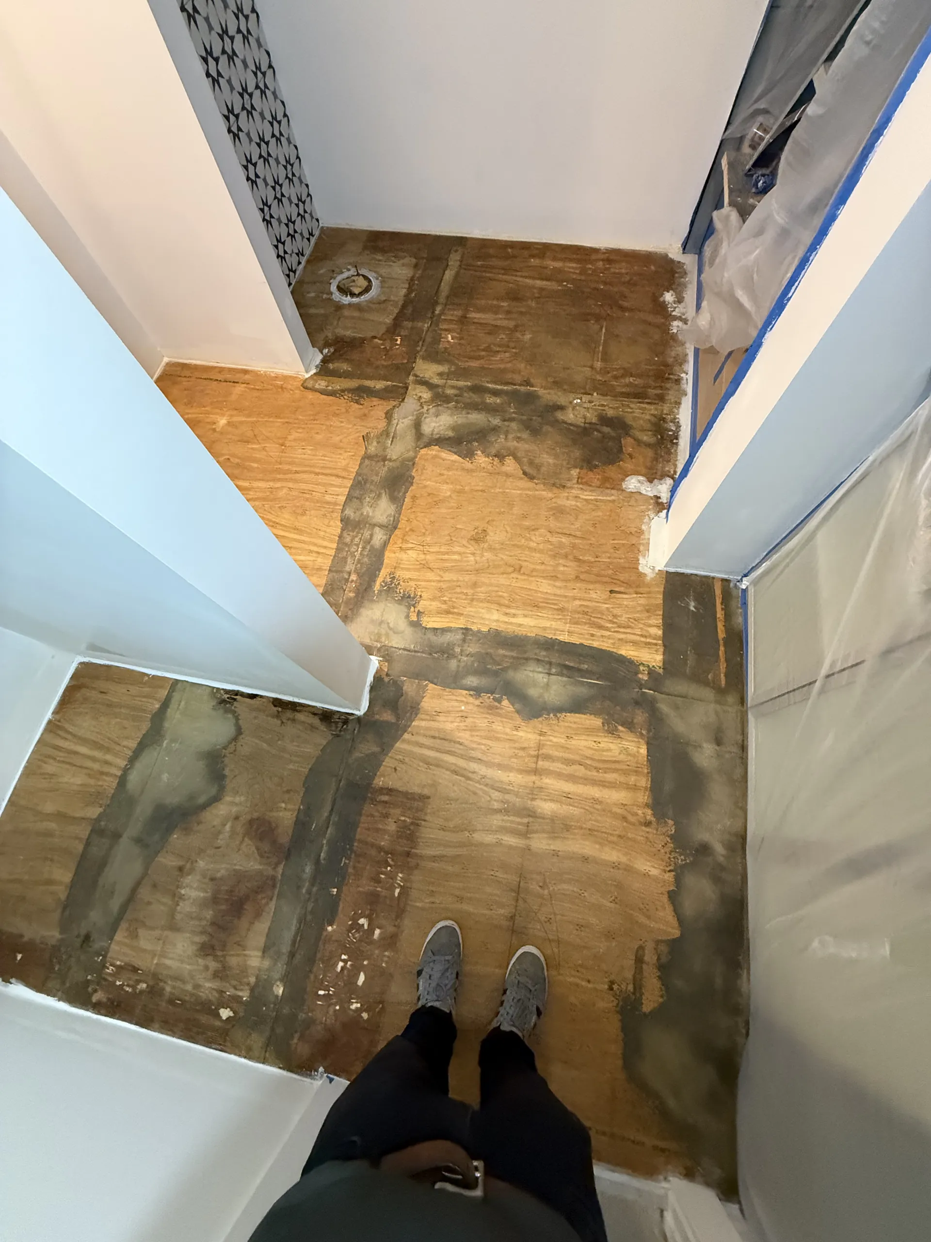 Sleek Bathroom and toilet room. Transformation with astonishing epoxy floors. — Image 10