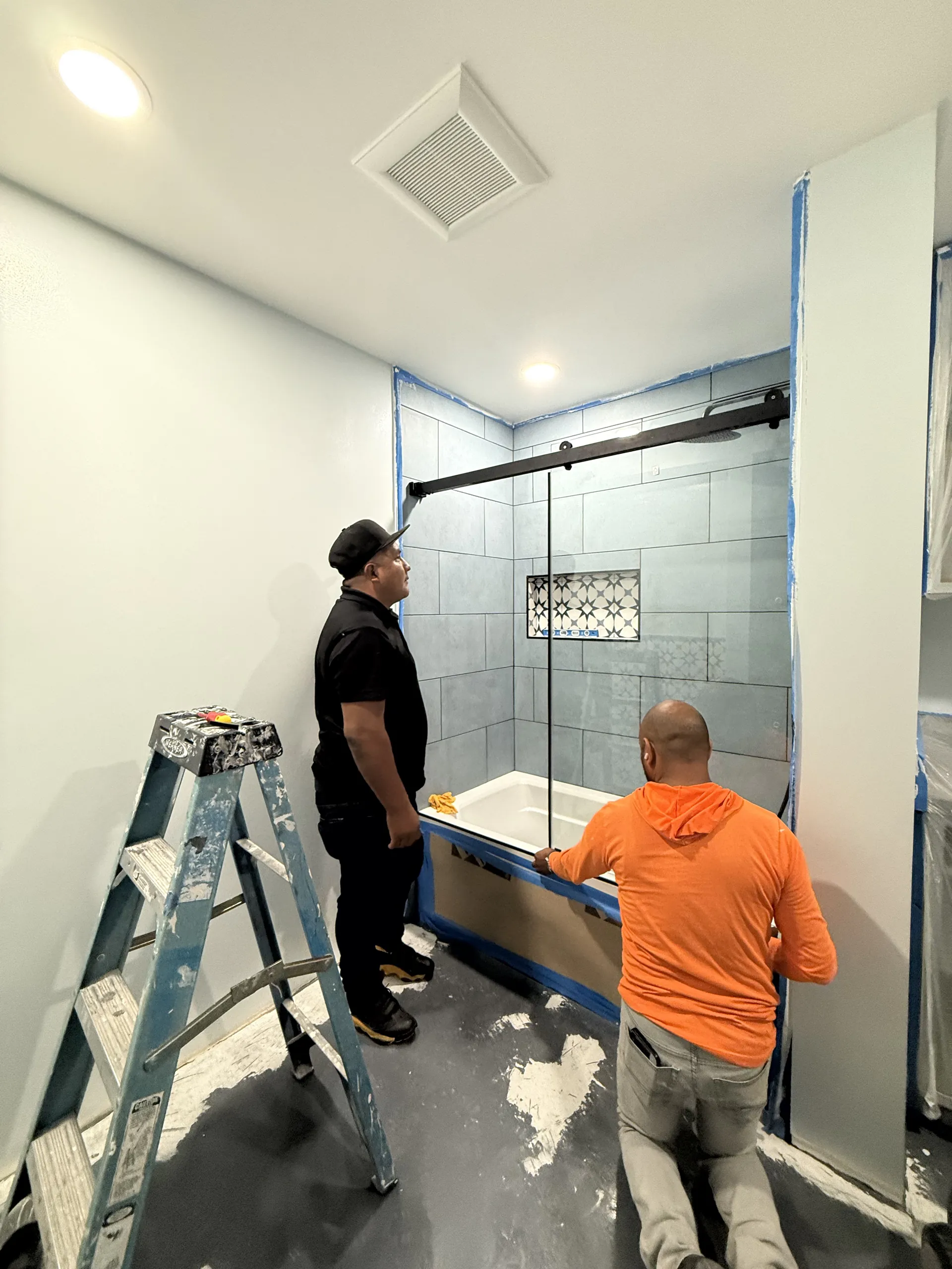 Sleek Bathroom and toilet room. Transformation with astonishing epoxy floors. — Image 12