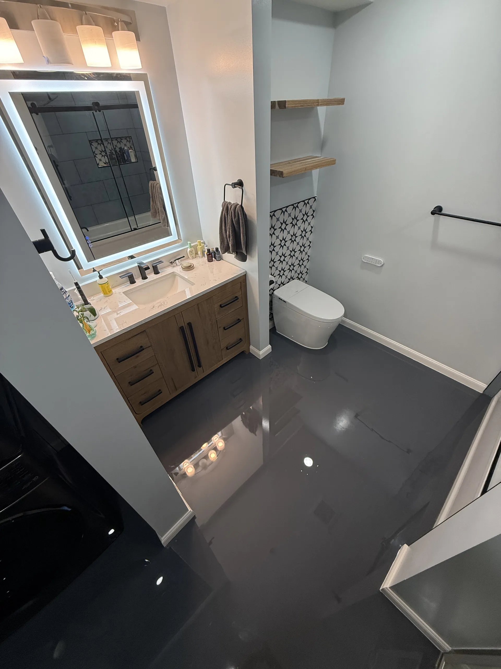 Sleek Bathroom and toilet room. Transformation with astonishing epoxy floors. — Image 15