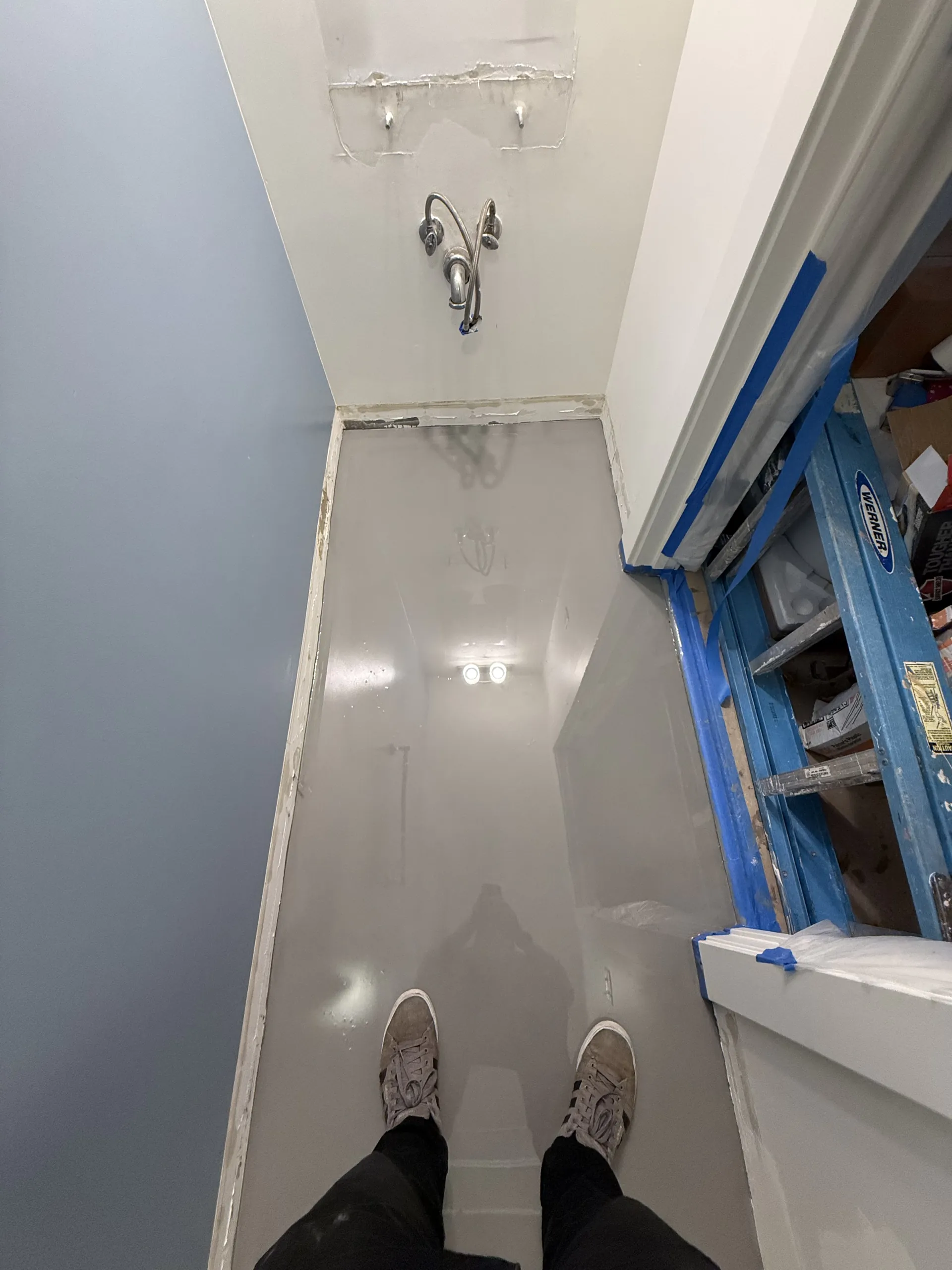 Sleek Bathroom and toilet room. Transformation with astonishing epoxy floors. — Image 2