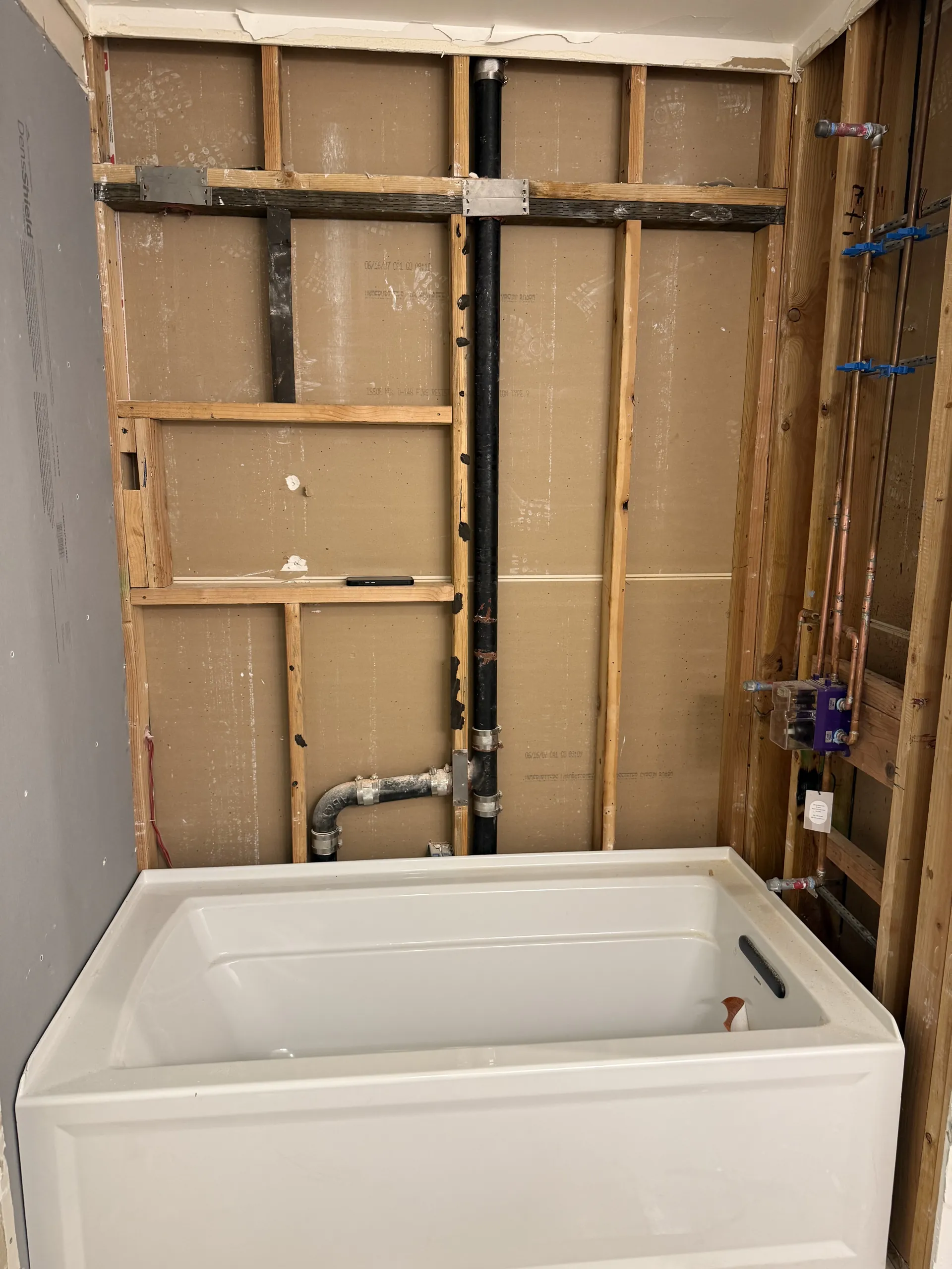 Sleek Bathroom and toilet room. Transformation with astonishing epoxy floors. — Image 6